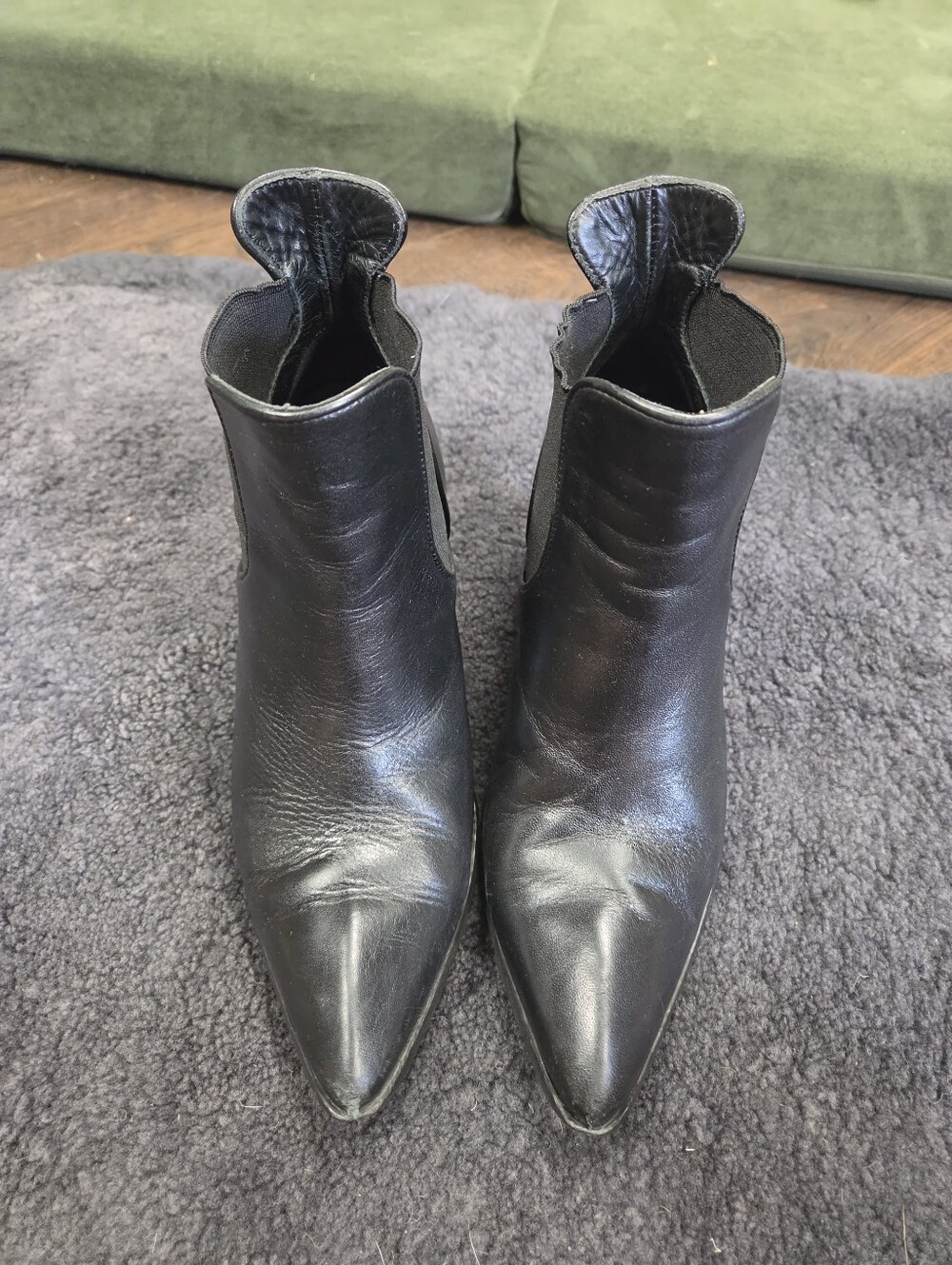 John Fluevog Black Leather Pointed Toe Chelsea Ankle Boots Sz 6.5 Sculpted Heel - Picture 9 of 9